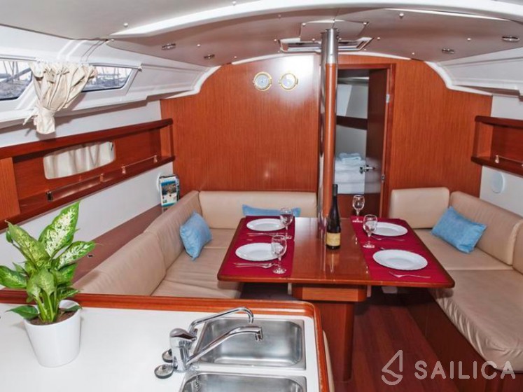 Oceanis 37 - Yacht Charter Sailica
