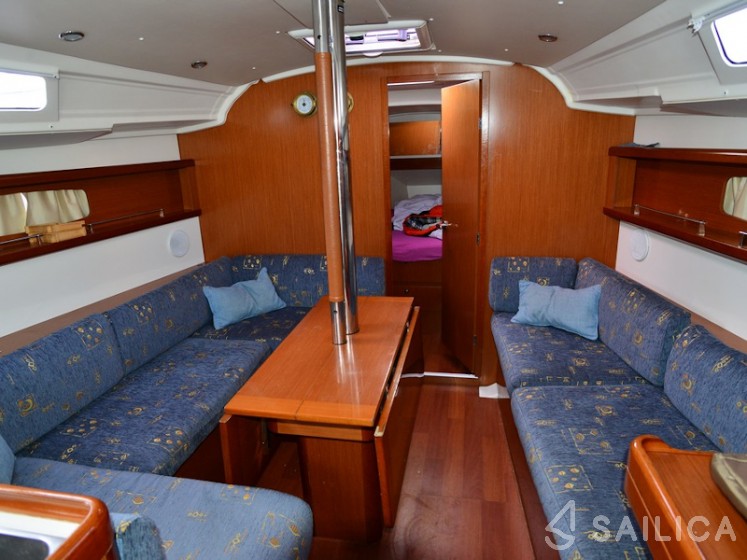 Oceanis 37 - Yacht Charter Sailica