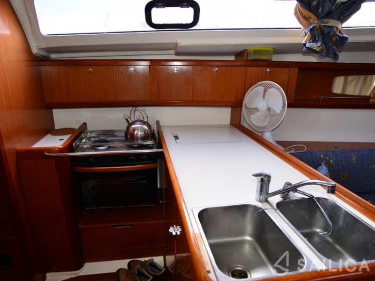 Oceanis 37 - Yacht Charter Sailica