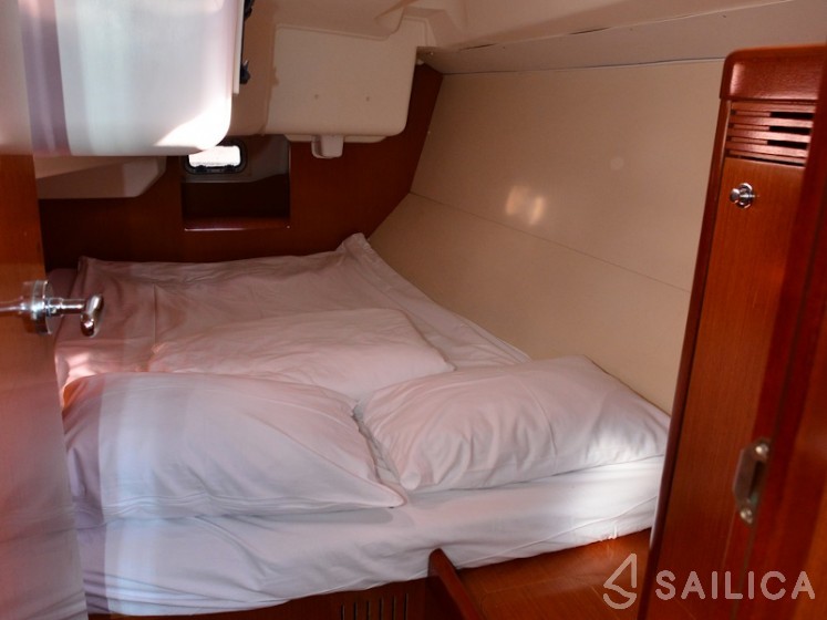 Oceanis 37 - Yacht Charter Sailica