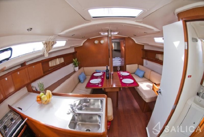 Oceanis 37 - Yacht Charter Sailica