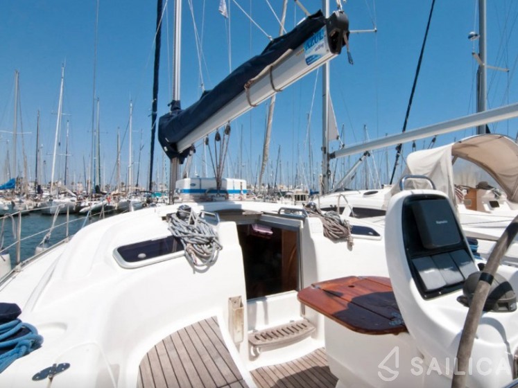 Bavaria 37 Cruiser - Yacht Charter Sailica