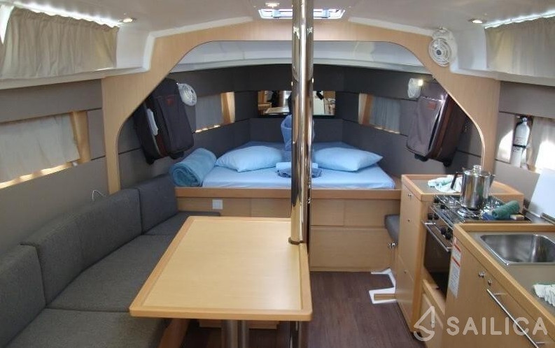 Oceanis 38 - Yacht Charter Sailica