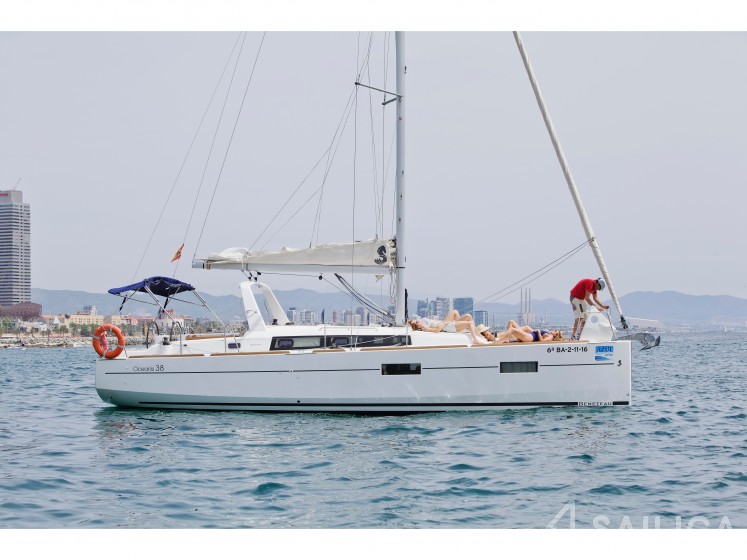 Oceanis 38 - Yacht Charter Sailica