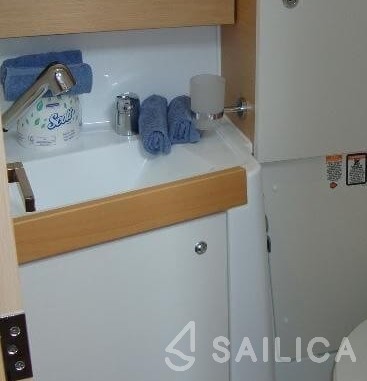 Oceanis 38 - Yacht Charter Sailica