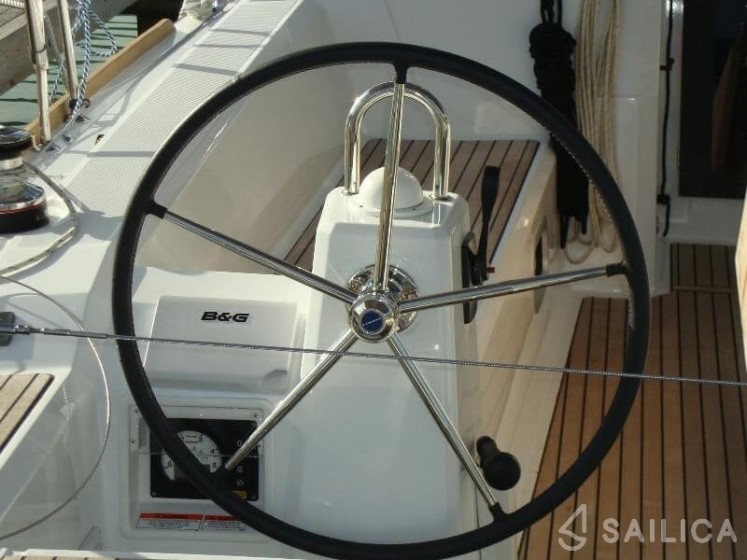 Oceanis 38 - Yacht Charter Sailica