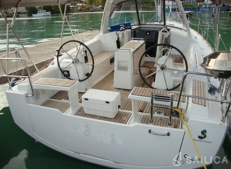 Oceanis 38 - Yacht Charter Sailica