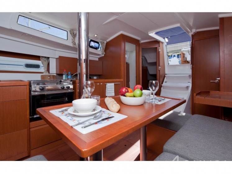 Oceanis 38 - Yacht Charter Sailica