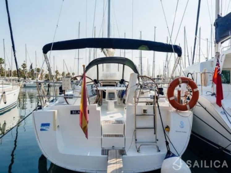 Oceanis 43 - Yacht Charter Sailica