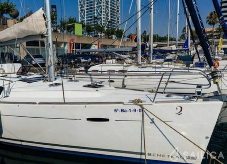 Oceanis 43 - Yacht Charter Sailica