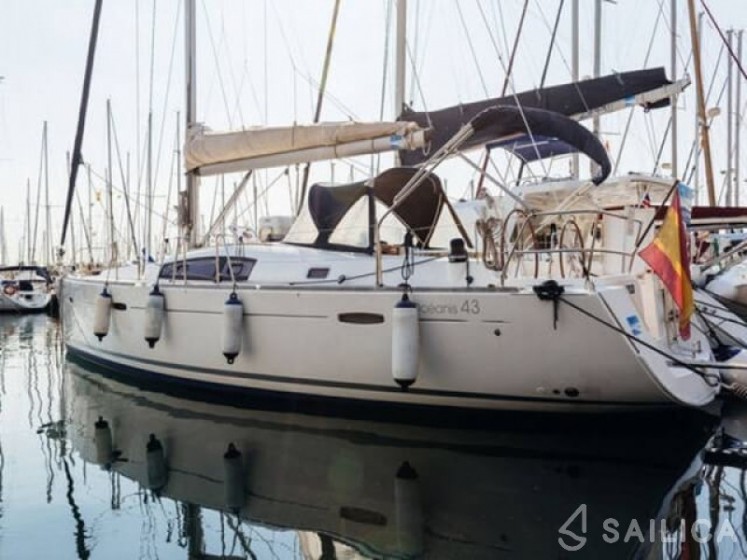 Oceanis 43 - Yacht Charter Sailica