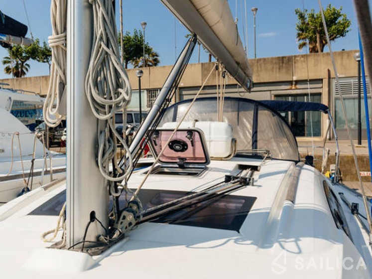 Oceanis 43 - Yacht Charter Sailica