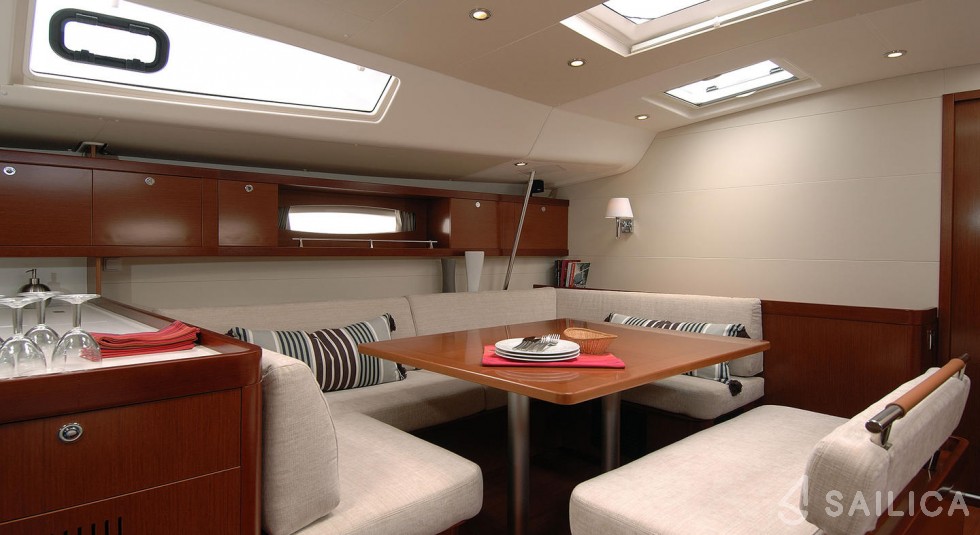 Oceanis 54 - Yacht Charter Sailica