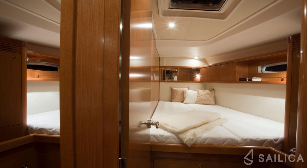 Oceanis 54 - Yacht Charter Sailica