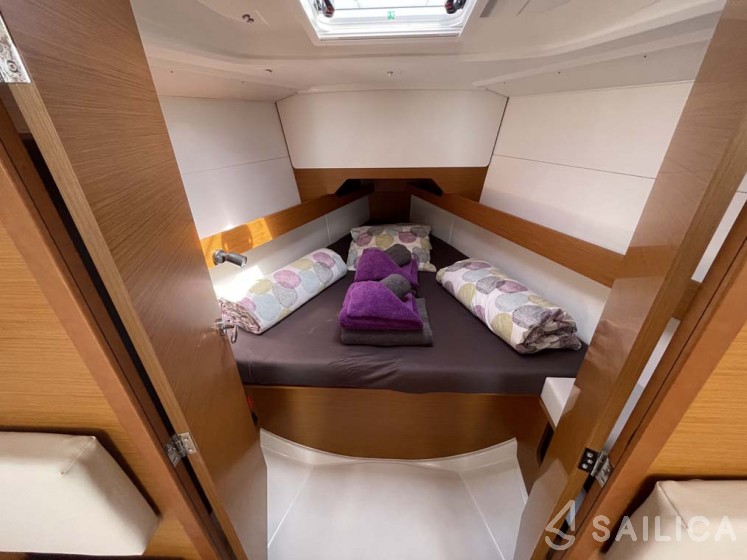 Sun Odyssey 349 - Yacht Charter Sailica