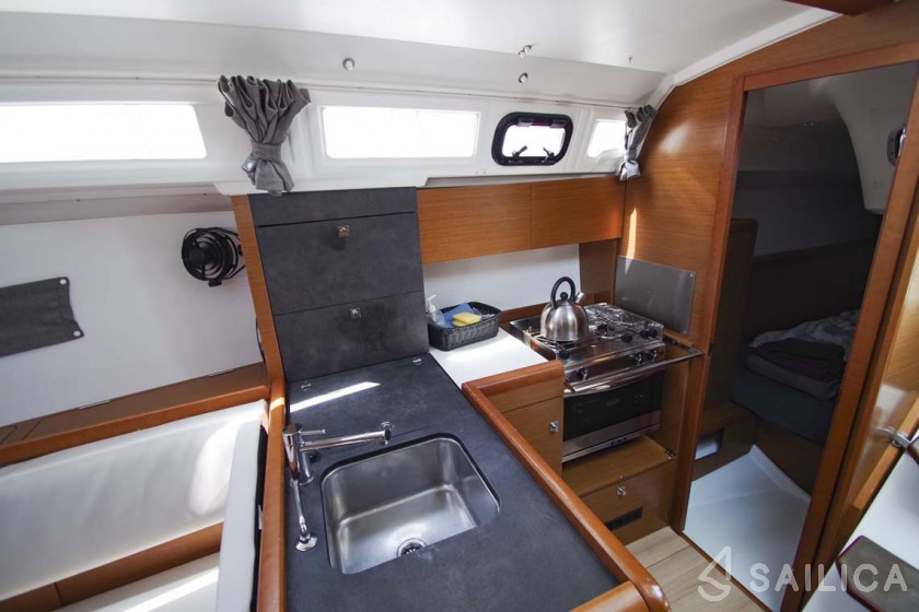 Sun Odyssey 349 - Yacht Charter Sailica