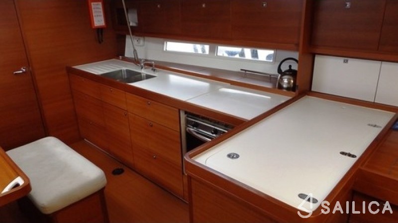 Dufour 450 GL - Yacht Charter Sailica