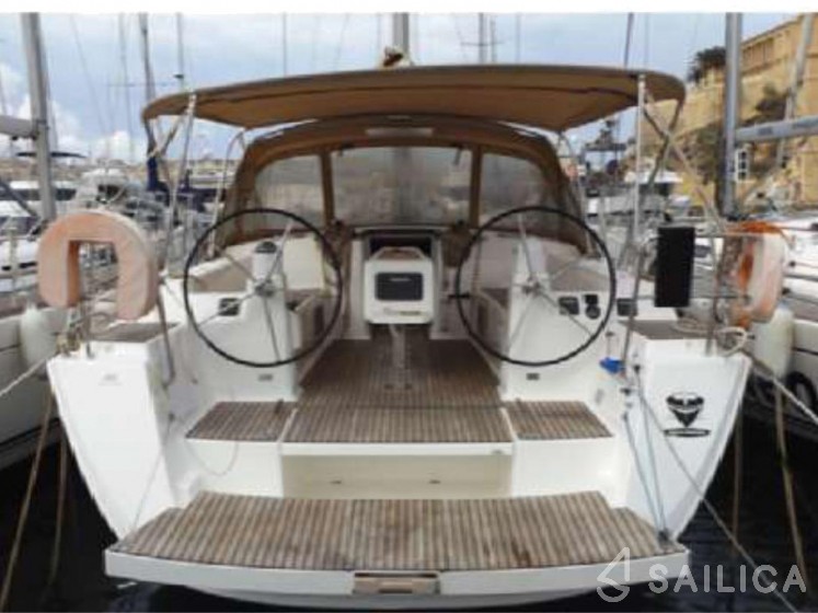 Dufour 450 GL - Yacht Charter Sailica