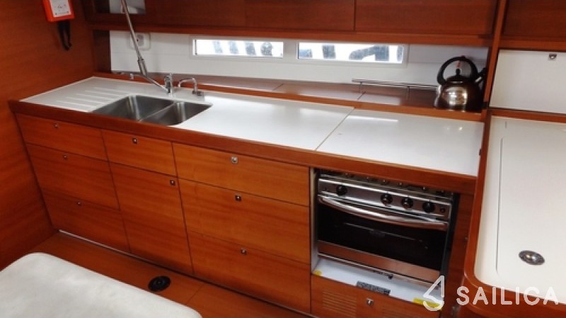 Dufour 450 GL - Yacht Charter Sailica