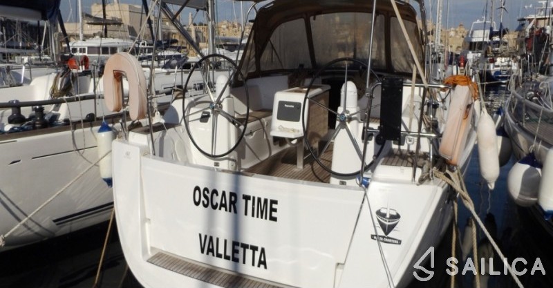 Dufour 450 GL - Yacht Charter Sailica