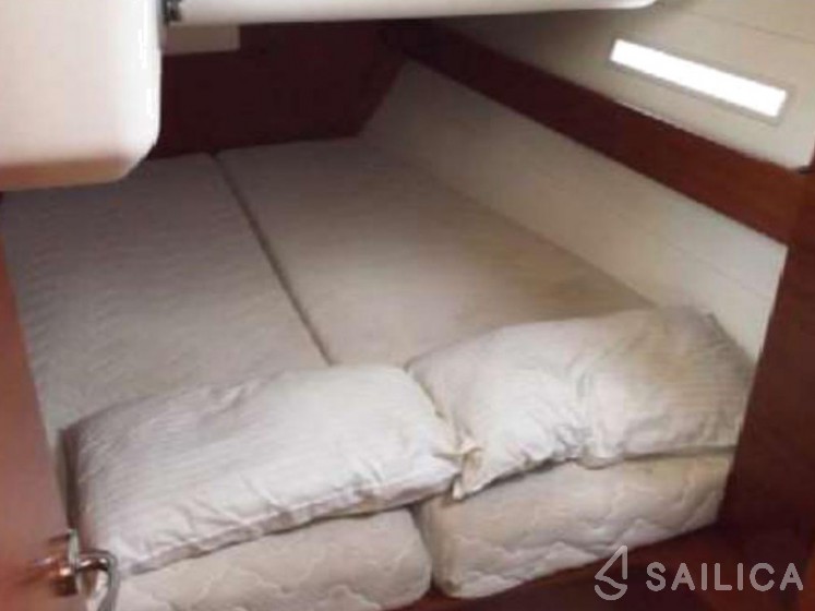 Dufour 450 GL - Yacht Charter Sailica
