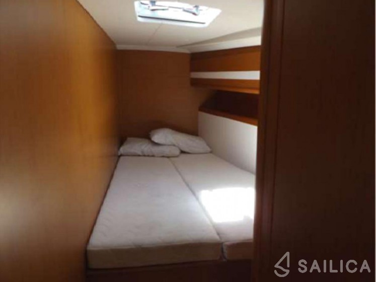 Jeanneau 53 - Yacht Charter Sailica