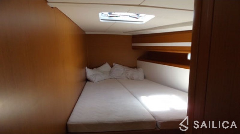 Jeanneau 53 - Yacht Charter Sailica