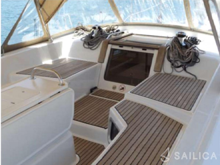 Jeanneau 53 - Yacht Charter Sailica