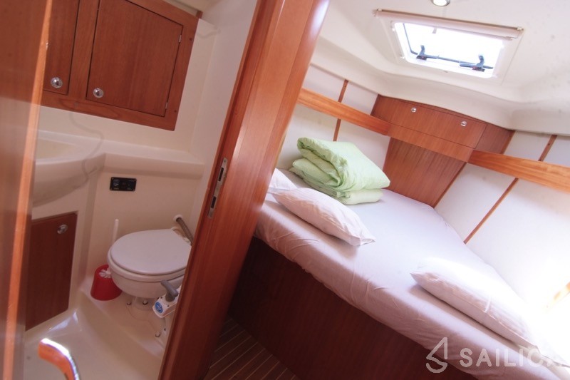 Elan 384 Impression - Yacht Charter Sailica