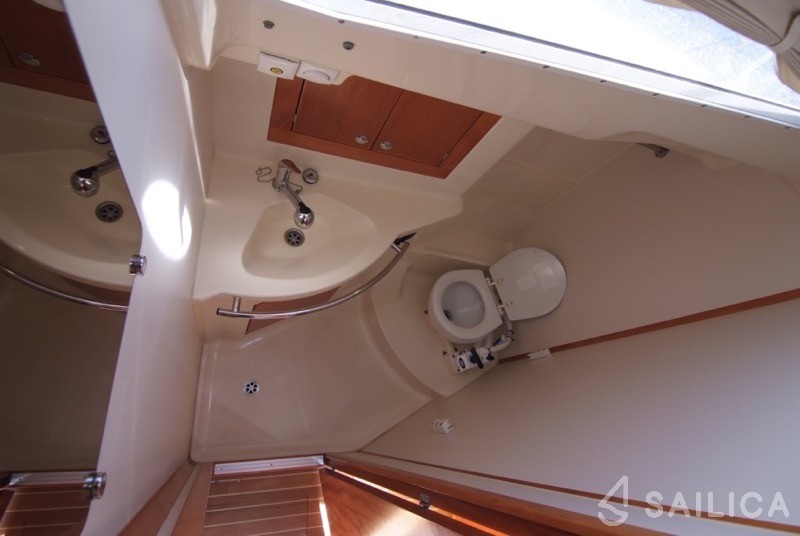 Elan 384 Impression - Yacht Charter Sailica