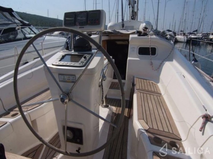 Elan 384 Impression - Yacht Charter Sailica