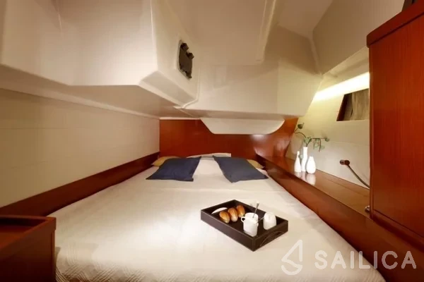 Oceanis 48 - Yacht Charter Sailica