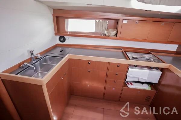 Oceanis 48 - Yacht Charter Sailica