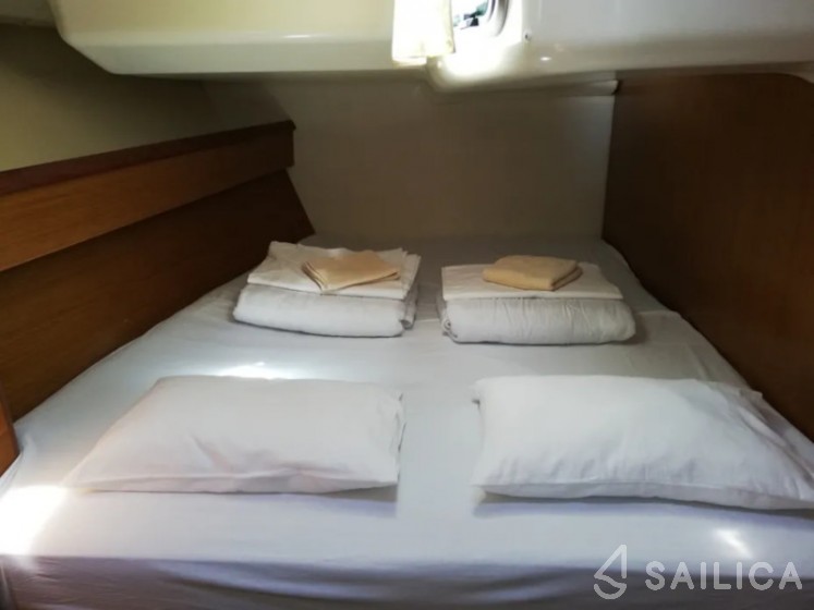Sun Odyssey 45 - Yacht Charter Sailica
