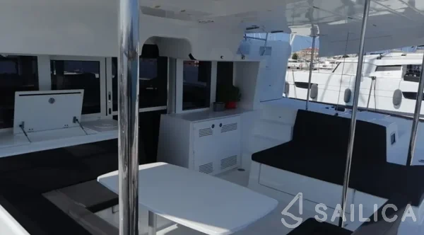 Lagoon 450  Flybridge - Yacht Charter Sailica