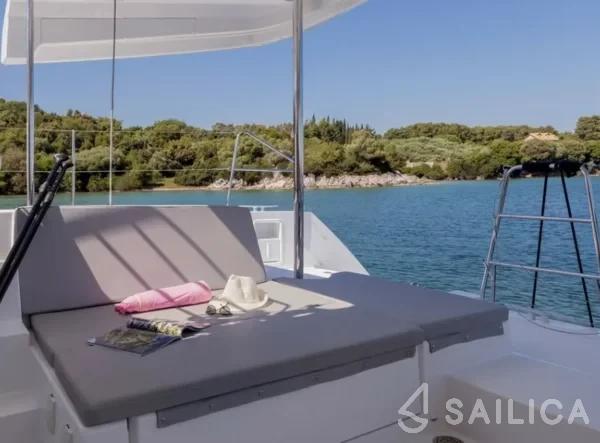 Lagoon 450  Flybridge - Yacht Charter Sailica
