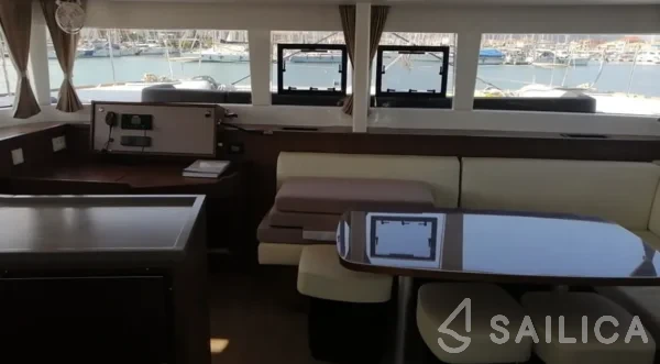 Lagoon 450  Flybridge - Yacht Charter Sailica