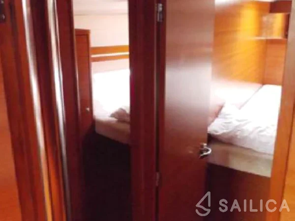 Dufour 450 GL - Yacht Charter Sailica