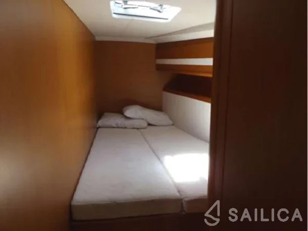 Jeanneau 53 - Yacht Charter Sailica