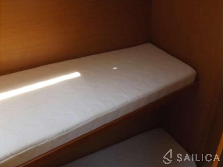 Jeanneau 53 - Yacht Charter Sailica