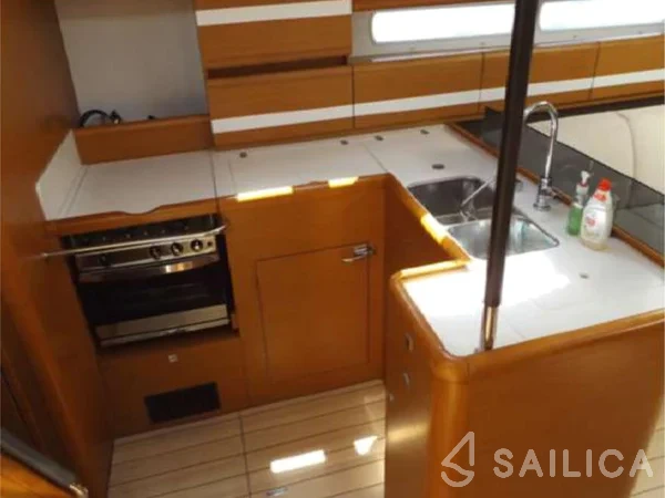 Jeanneau 53 - Yacht Charter Sailica