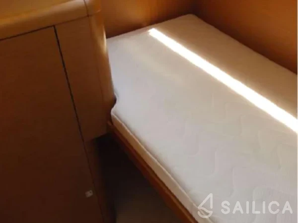 Jeanneau 53 - Yacht Charter Sailica