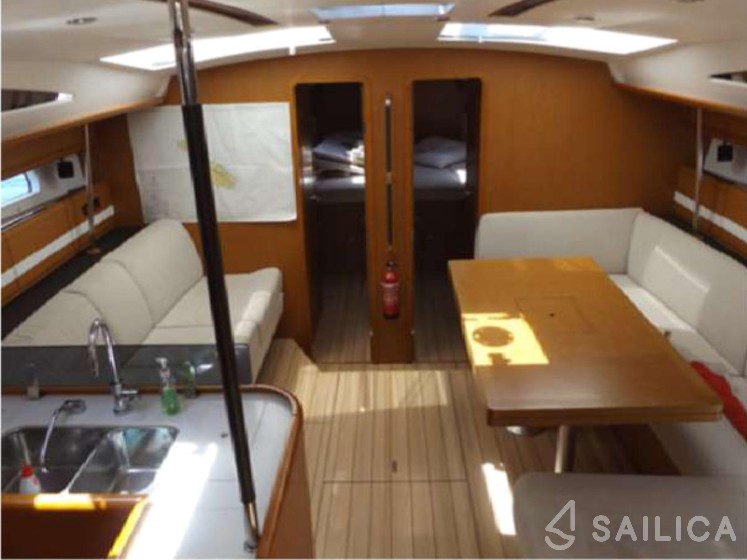 Jeanneau 53 - Yacht Charter Sailica