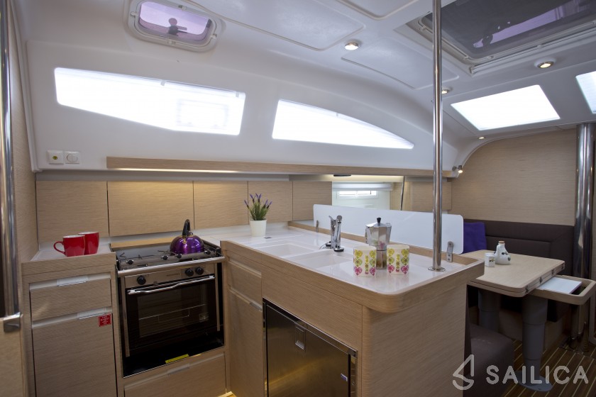 Elan 40 Impression - Yacht Charter Sailica