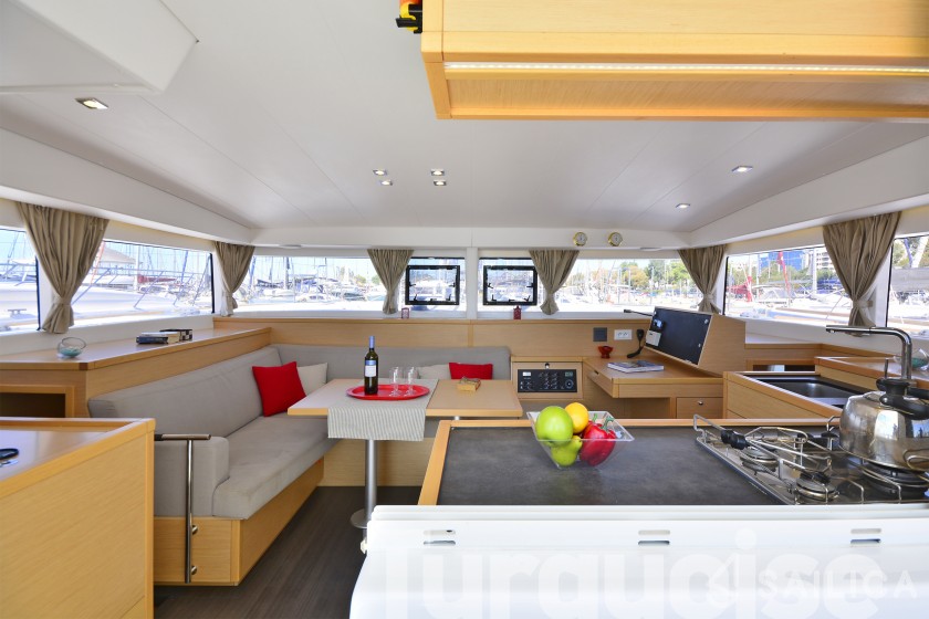Lagoon 400 S2 - Yacht Charter Sailica