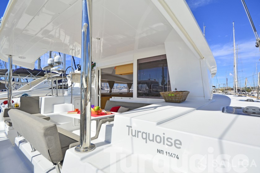 Lagoon 400 S2 - Yacht Charter Sailica