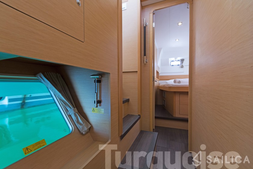 Lagoon 400 S2 - Yacht Charter Sailica