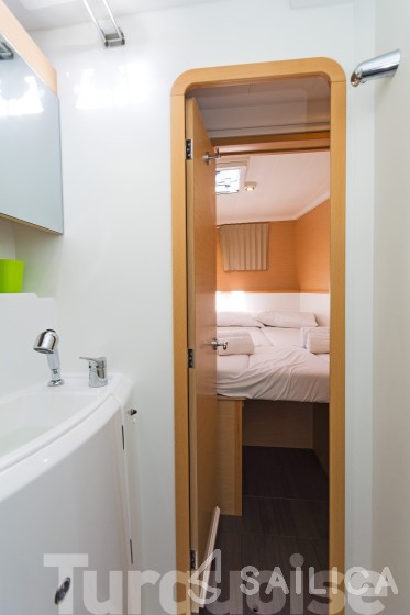 Lagoon 400 S2 - Yacht Charter Sailica