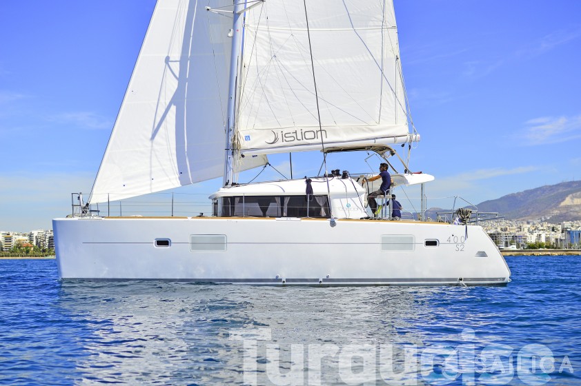 Lagoon 400 S2 - Yacht Charter Sailica