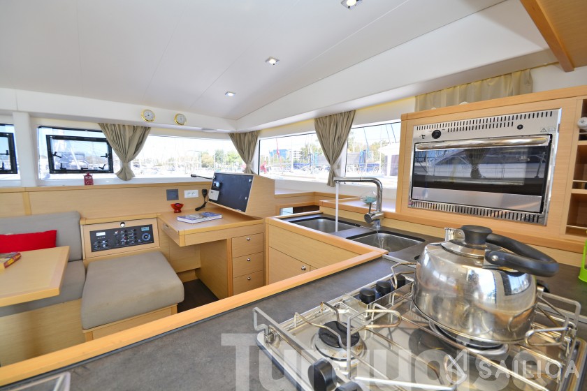 Lagoon 400 S2 - Yacht Charter Sailica